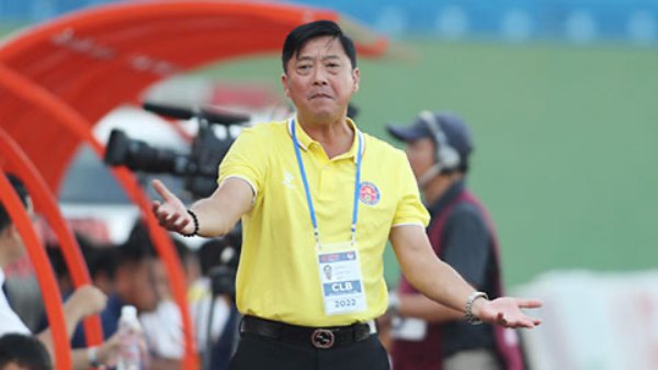 tran-tai-xuat-v-league-dau-tien-cua-hlv-le-huynh-duc