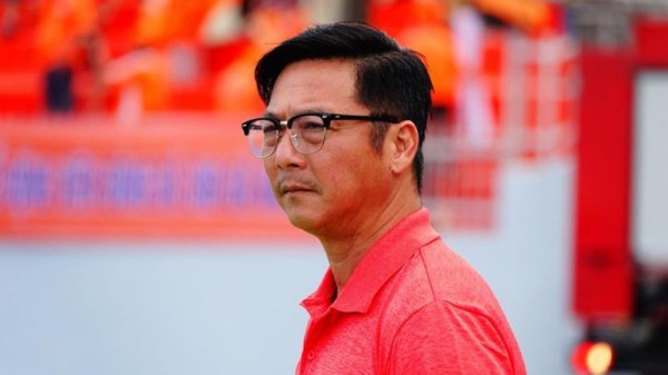 tran-tai-xuat-v-league-dau-tien-cua-hlv-le-huynh-duc