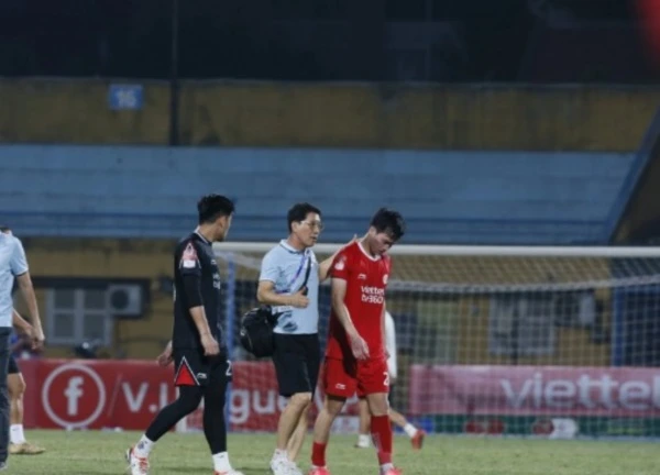 Báu vật của ĐT Việt Nam - Hoàng Đức chấn thương có nặng không?