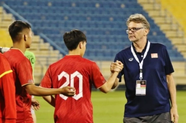 ĐT Việt Nam chốt danh sách dự vòng loại World Cup: Quang Hải, Văn Hậu vắng mặt