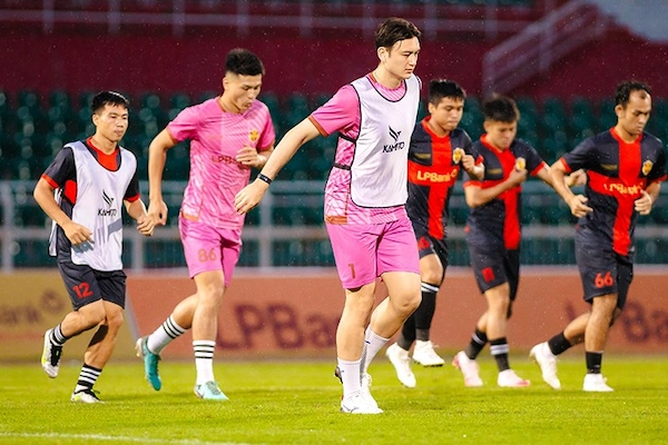 Đặng Văn Lâm lộ diện tại đội bóng mới