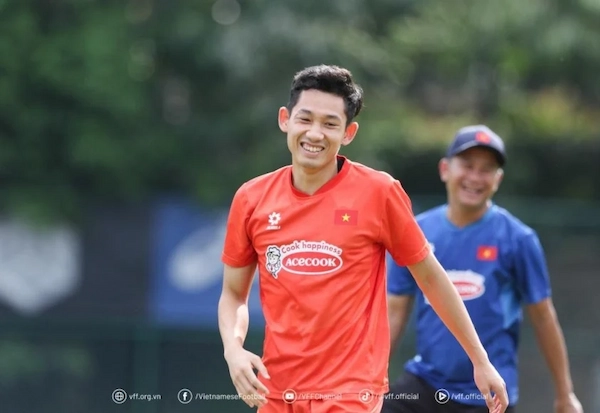 Cầu thủ nào khoác áo số 12 của Xuân Son?