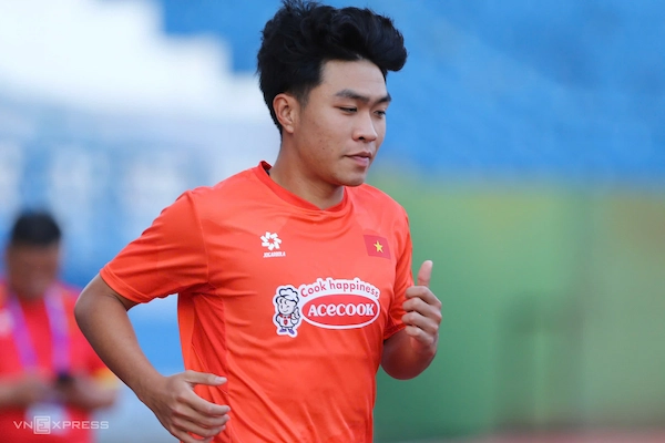 Vì sao Phạm Lý Đức được HLV Kim Sang Sik tin tưởng?
