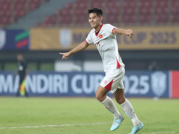 Trung vệ Nguyễn Hiểu Minh nói gì sau kỳ tích trước Jordan?